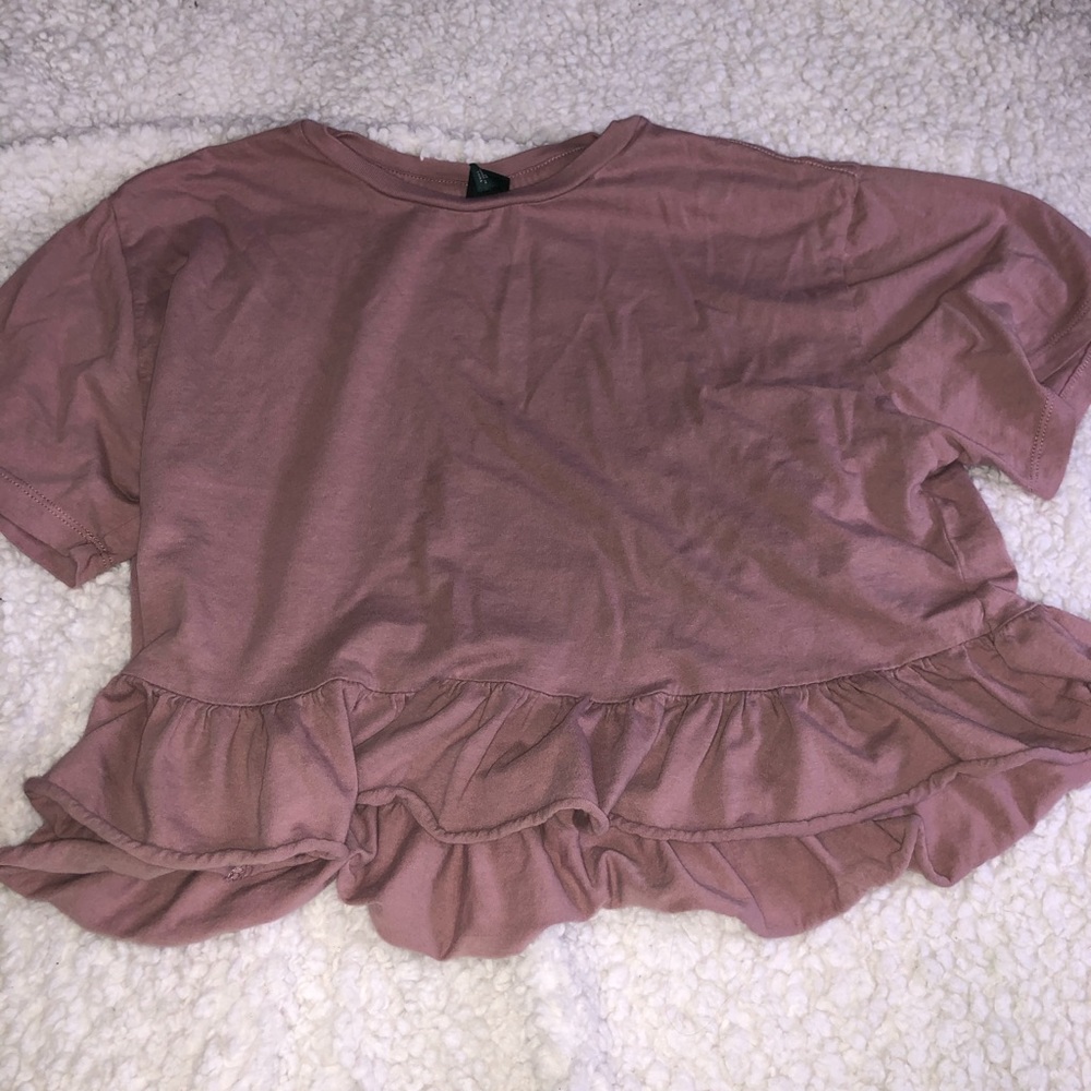 cropped pink flowy t-shirt